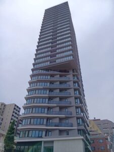 外壁工事が施工された高層マンション